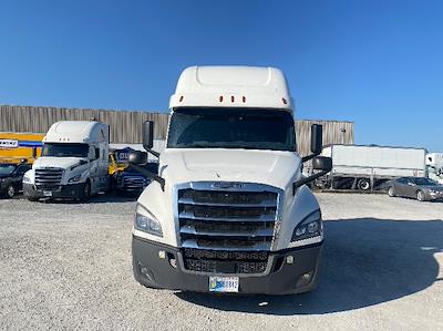 Used 2020 Freightliner Cascadia Detroit DD15AT Semi Truck with Sleeper Cab for sale #351748 - photo 2