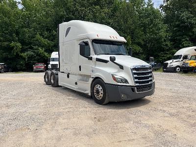Used 2020 Freightliner Cascadia Detroit DD15AT Semi Truck with Sleeper Cab for sale #351774 - photo 1