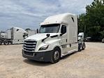Used 2020 Freightliner Cascadia Detroit DD15AT Semi Truck with Sleeper Cab for sale #351774 - photo 3