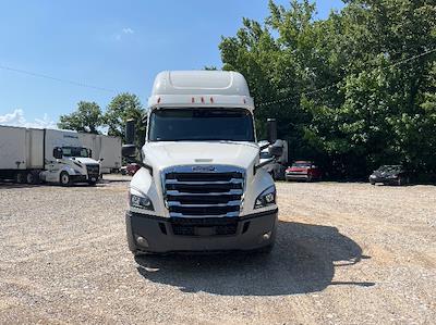 Used 2020 Freightliner Cascadia Detroit DD15AT Semi Truck with Sleeper Cab for sale #351775 - photo 2
