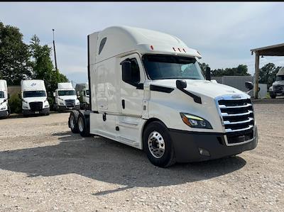 Used 2020 Freightliner Cascadia Detroit DD15AT Semi Truck with Sleeper Cab for sale #351792 - photo 1