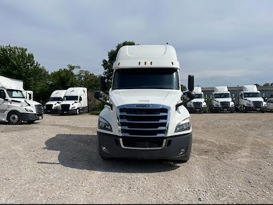 Used 2020 Freightliner Cascadia Detroit DD15AT Semi Truck with Sleeper Cab for sale #351792 - photo 2