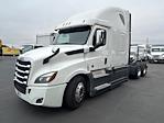 Used 2020 Freightliner Cascadia Detroit DD15AT Semi Truck with Sleeper Cab for sale #352006 - photo 1