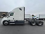Used 2020 Freightliner Cascadia Detroit DD15AT Semi Truck with Sleeper Cab for sale #352006 - photo 4