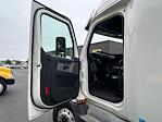 Used 2020 Freightliner Cascadia Detroit DD15AT Semi Truck with Sleeper Cab for sale #352006 - photo 9