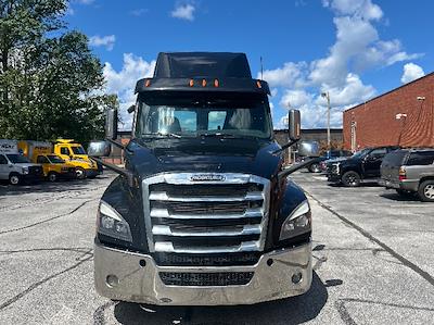 Used 2020 Freightliner Cascadia Detroit DD15AT Semi Truck for sale #352162 - photo 2