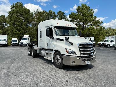 Used 2020 Freightliner Cascadia Detroit DD15AT Semi Truck with Sleeper Cab for sale #352261 - photo 1