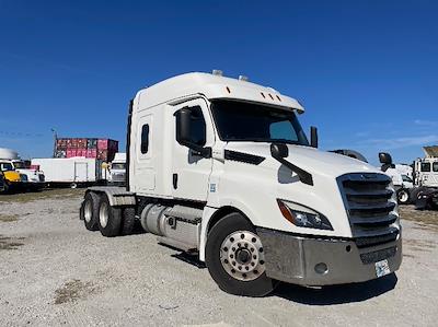 Used 2020 Freightliner Cascadia Detroit DD15AT Semi Truck with Sleeper Cab for sale #352270 - photo 1