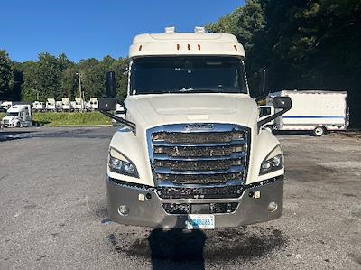Used 2020 Freightliner Cascadia Detroit DD15AT Semi Truck with Sleeper Cab for sale #352271 - photo 2