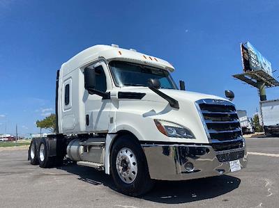 Used 2020 Freightliner Cascadia Detroit DD15AT Semi Truck with Sleeper Cab for sale #352272 - photo 1