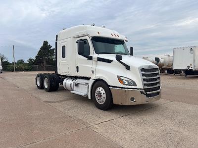 Used 2020 Freightliner Cascadia Detroit DD15AT Semi Truck with Sleeper Cab for sale #352273 - photo 1