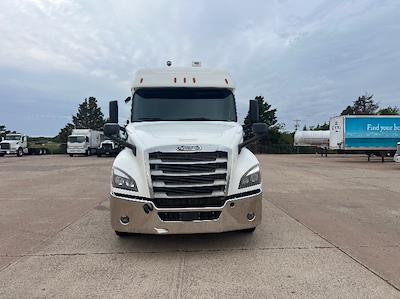Used 2020 Freightliner Cascadia Detroit DD15AT Semi Truck with Sleeper Cab for sale #352273 - photo 2