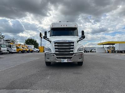 Used 2020 Freightliner Cascadia Detroit DD15AT Semi Truck with Sleeper Cab for sale #352275 - photo 2