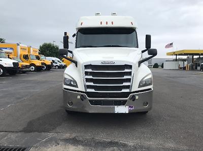 Used 2020 Freightliner Cascadia Detroit DD15AT Semi Truck with Sleeper Cab for sale #352277 - photo 2