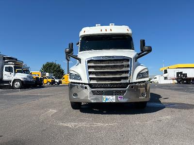 Used 2020 Freightliner Cascadia Detroit DD15AT Semi Truck with Sleeper Cab for sale #352279 - photo 2