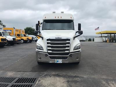 Used 2020 Freightliner Cascadia Detroit DD15AT Semi Truck with Sleeper Cab for sale #352280 - photo 2