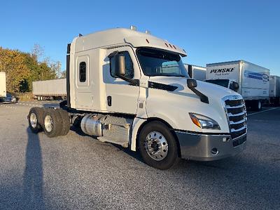 Used 2020 Freightliner Cascadia Detroit DD15AT Semi Truck with Sleeper Cab for sale #352281 - photo 1