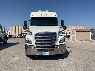 Used 2020 Freightliner Cascadia Detroit DD15AT Semi Truck with Sleeper Cab for sale #352287 - photo 2