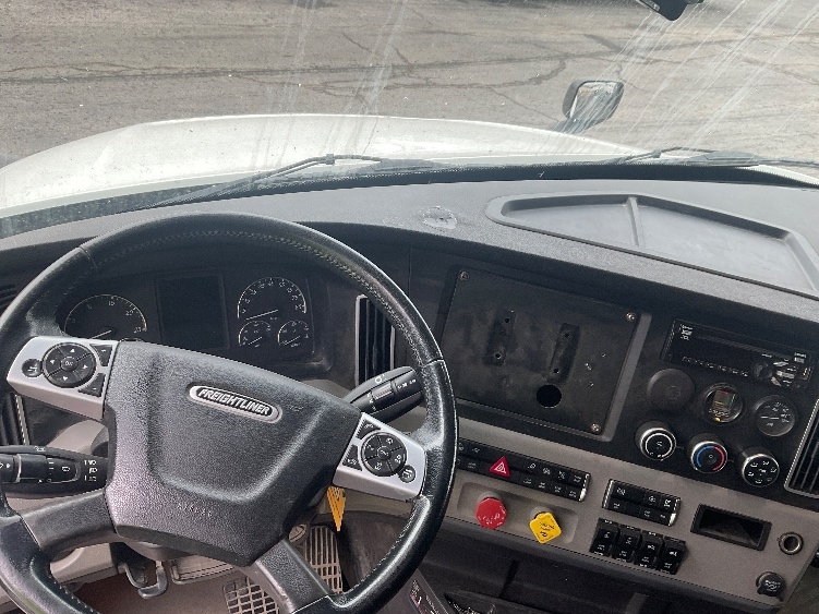 Used 2020 Freightliner Cascadia - photo 13