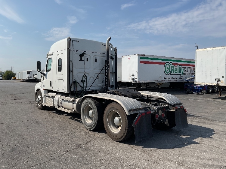 Used 2020 Freightliner Cascadia - photo 7