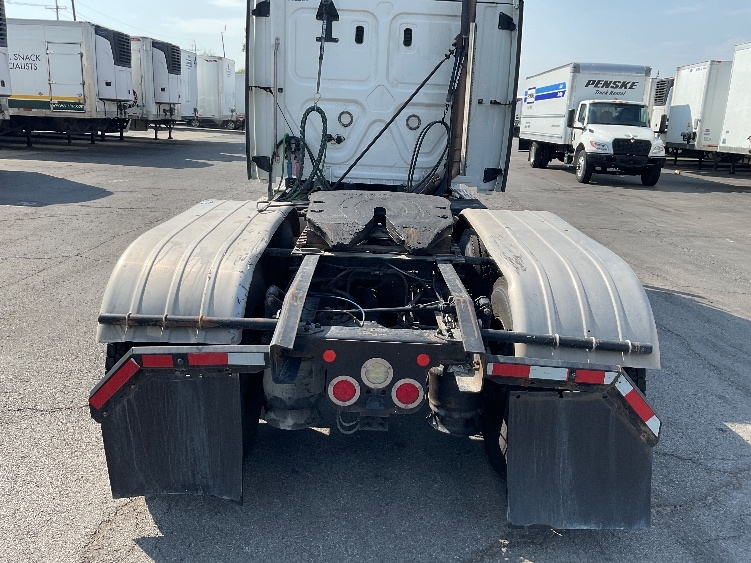 Used 2020 Freightliner Cascadia - photo 8