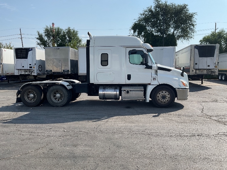 Used 2020 Freightliner Cascadia - photo 10