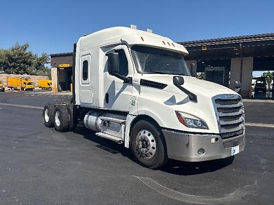 Used 2020 Freightliner Cascadia Detroit DD15AT Semi Truck with Sleeper Cab for sale #352290 - photo 1