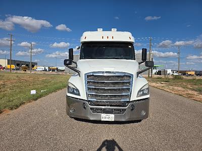Used 2020 Freightliner Cascadia Detroit DD15AT Semi Truck with Sleeper Cab for sale #352293 - photo 2