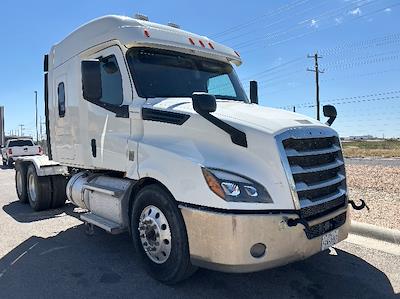 Used 2020 Freightliner Cascadia Detroit DD15AT Semi Truck with Sleeper Cab for sale #352295 - photo 1