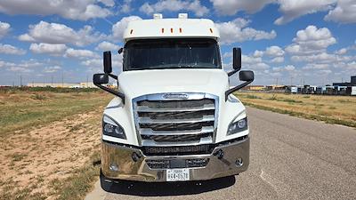 Used 2020 Freightliner Cascadia Detroit DD15AT Semi Truck with Sleeper Cab for sale #352297 - photo 2