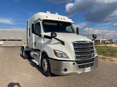 Used 2020 Freightliner Cascadia Detroit DD15AT Semi Truck with Sleeper Cab for sale #352300 - photo 1