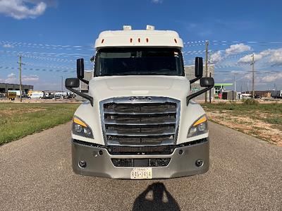 Used 2020 Freightliner Cascadia Detroit DD15AT Semi Truck with Sleeper Cab for sale #352300 - photo 2