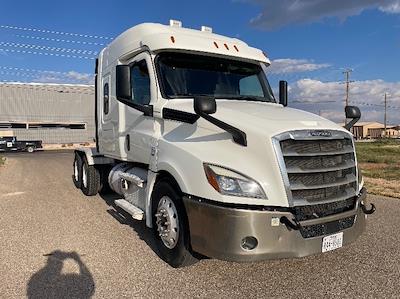 Used 2020 Freightliner Cascadia Detroit DD15AT Semi Truck with Sleeper Cab for sale #352302 - photo 1