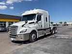 Used 2020 Freightliner Cascadia Detroit DD15AT Semi Truck with Sleeper Cab for sale #352305 - photo 3
