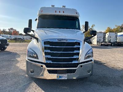 Used 2020 Freightliner Cascadia Detroit DD15AT Semi Truck with Sleeper Cab for sale #352307 - photo 2