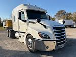 Used 2020 Freightliner Cascadia Detroit DD15AT Semi Truck with Sleeper Cab for sale #352307 - photo 1