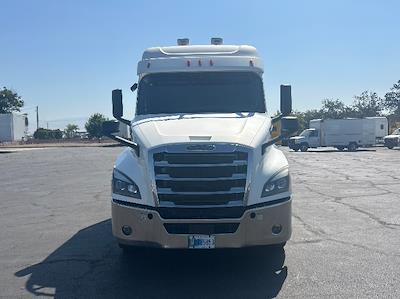 Used 2020 Freightliner Cascadia Detroit DD15AT Semi Truck with Sleeper Cab for sale #352310 - photo 2