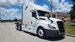 Used 2020 Freightliner Cascadia Detroit DD15AT Semi Truck with Sleeper Cab for sale #352368 - photo 1
