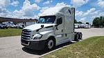 Used 2020 Freightliner Cascadia Detroit DD15AT Semi Truck with Sleeper Cab for sale #352368 - photo 3