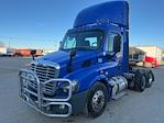 Used 2020 Freightliner Cascadia Detroit DD13 Semi Truck for sale #352638 - photo 3
