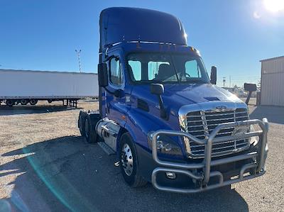 Used 2020 Freightliner Cascadia Detroit DD13 Semi Truck for sale #352639 - photo 1