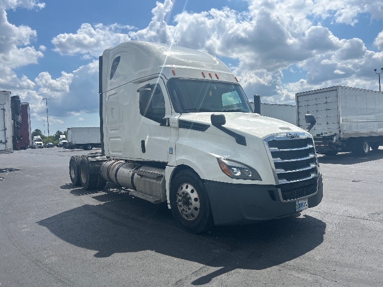 Used 2020 Freightliner Cascadia - photo 1