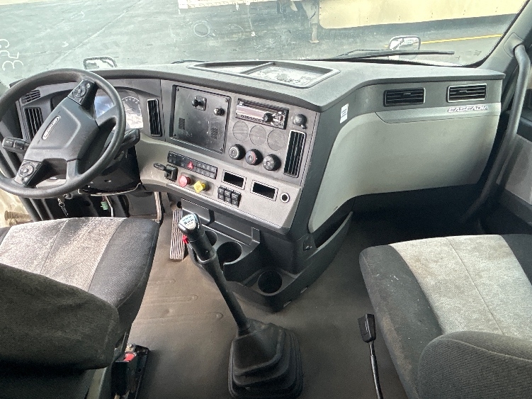 Used 2020 Freightliner Cascadia - photo 14