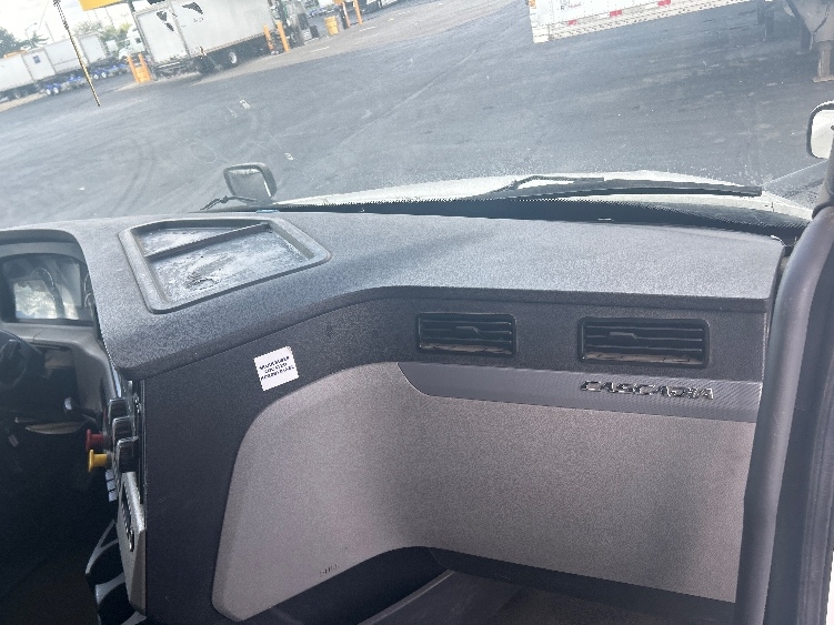 Used 2020 Freightliner Cascadia - photo 16
