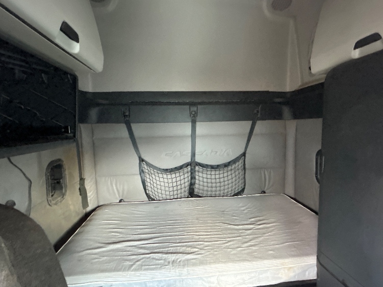 Used 2020 Freightliner Cascadia - photo 18
