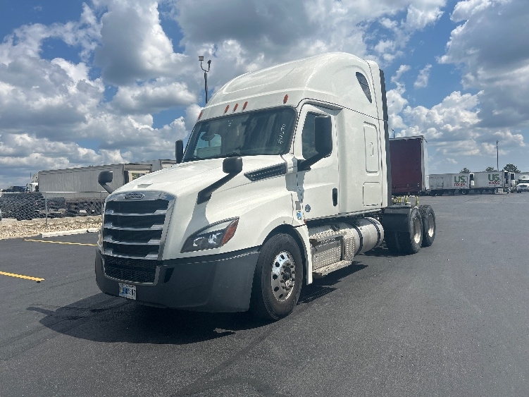 Used 2020 Freightliner Cascadia - photo 5