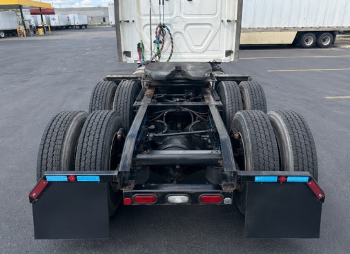 Used 2020 Freightliner Cascadia - photo 8