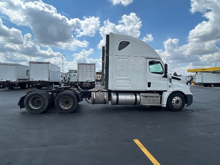 Used 2020 Freightliner Cascadia - photo 10