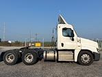 Used 2020 Freightliner Cascadia Detroit DD13 Semi Truck for sale #352683 - photo 8