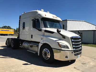 Used 2020 Freightliner Cascadia Detroit DD15AT Semi Truck with Sleeper Cab for sale #352751 - photo 1